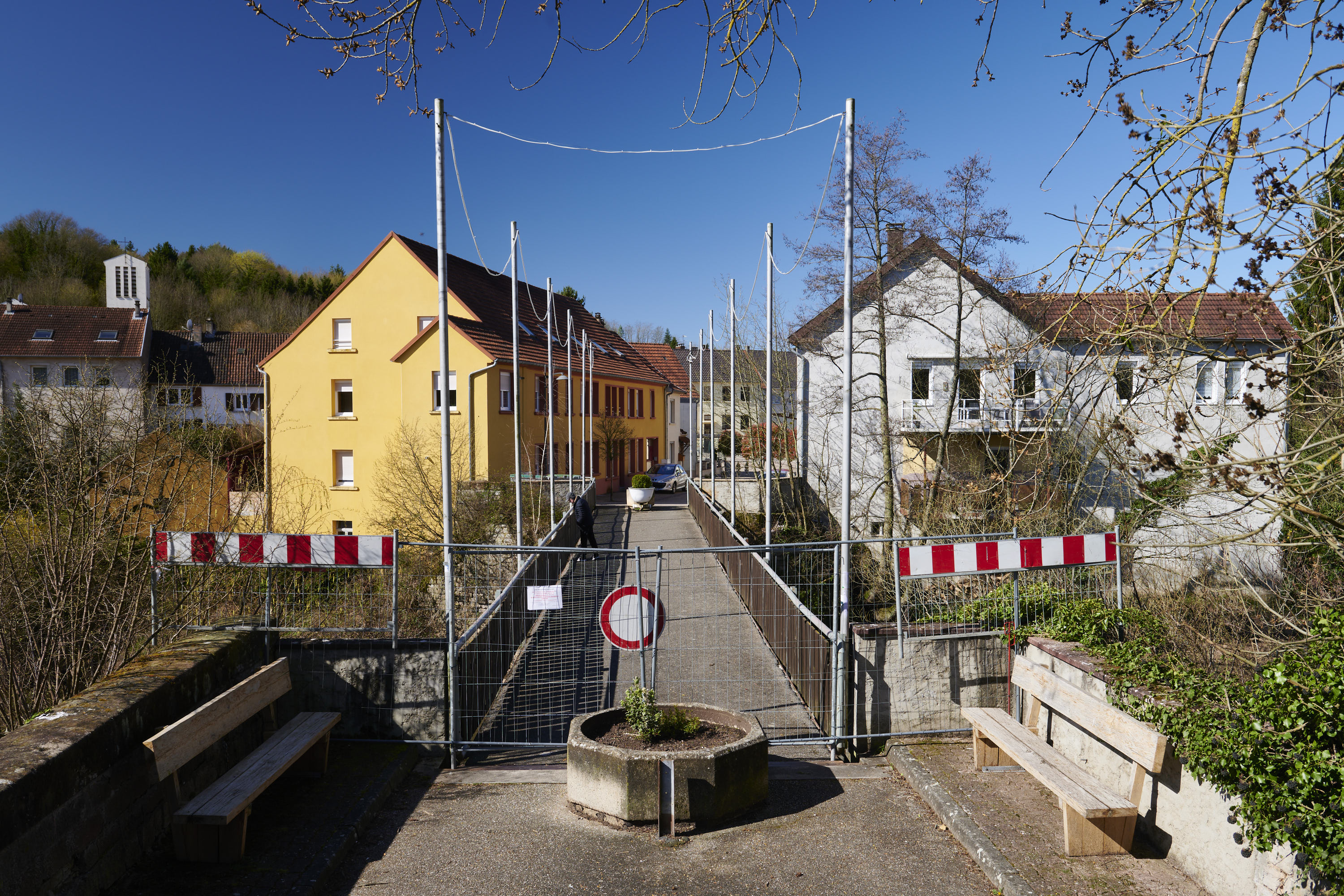 Immer noch: Grenzübergange in Corona-Zeiten..., Saarland, Lothringen, Luxemburg — Perspektive 18