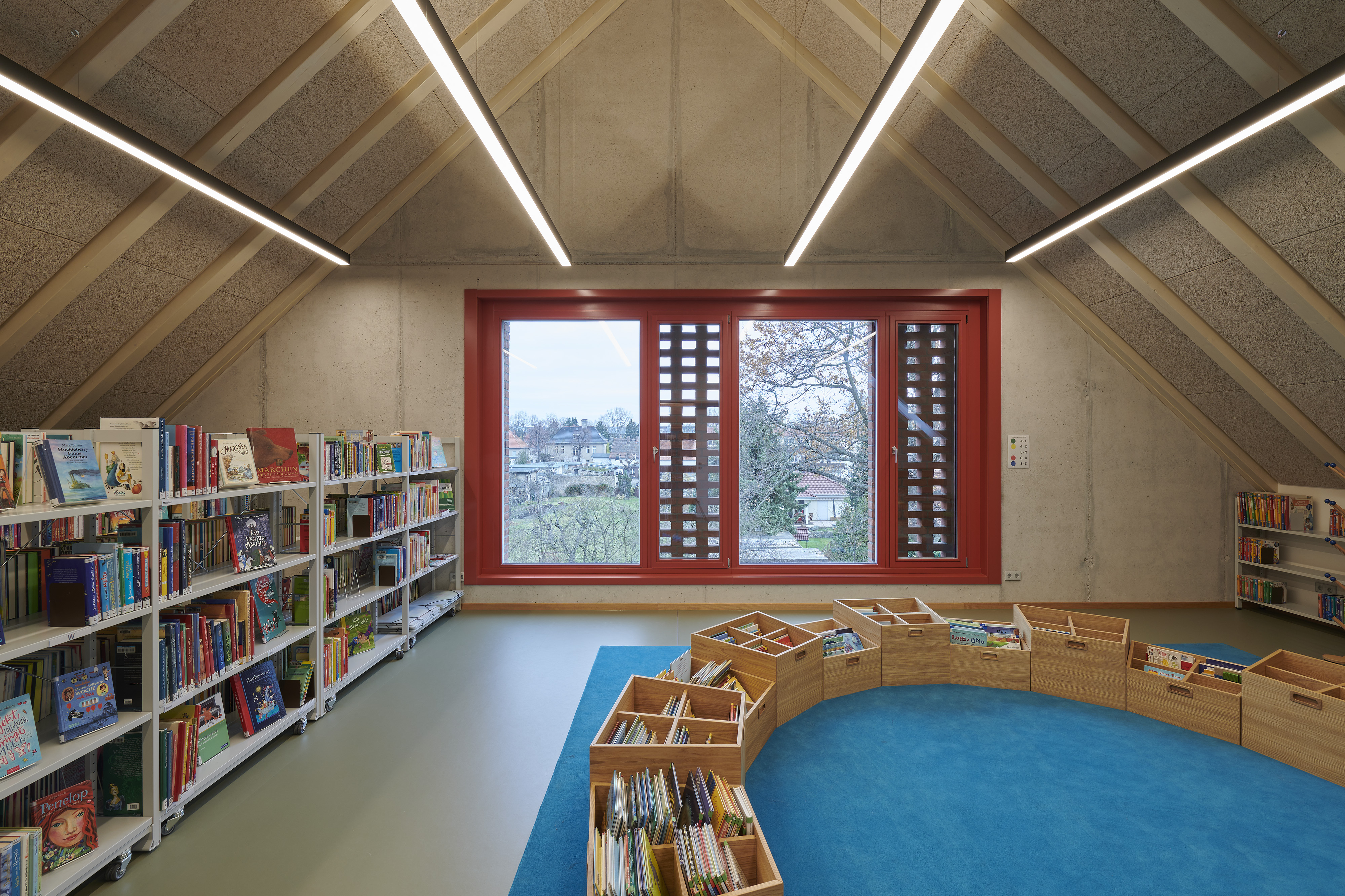 Stadtteilbibliothek Berlin-Rudow — Der Bereich für Kinder- und Jugendliteratur befindet sich im Dachgeschoss