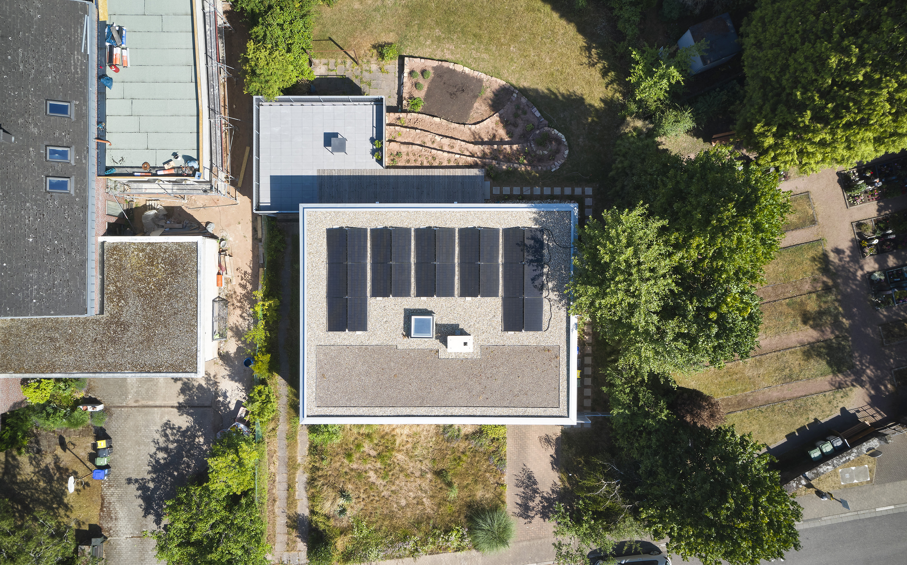 »Vorher/Nachher«: Dokumentation der Sanierung eines Camus-Dietsch Typ-Bungalows — Im Zuge der Sanierung wurde auch eine Photovoltaik-Anlage installiert