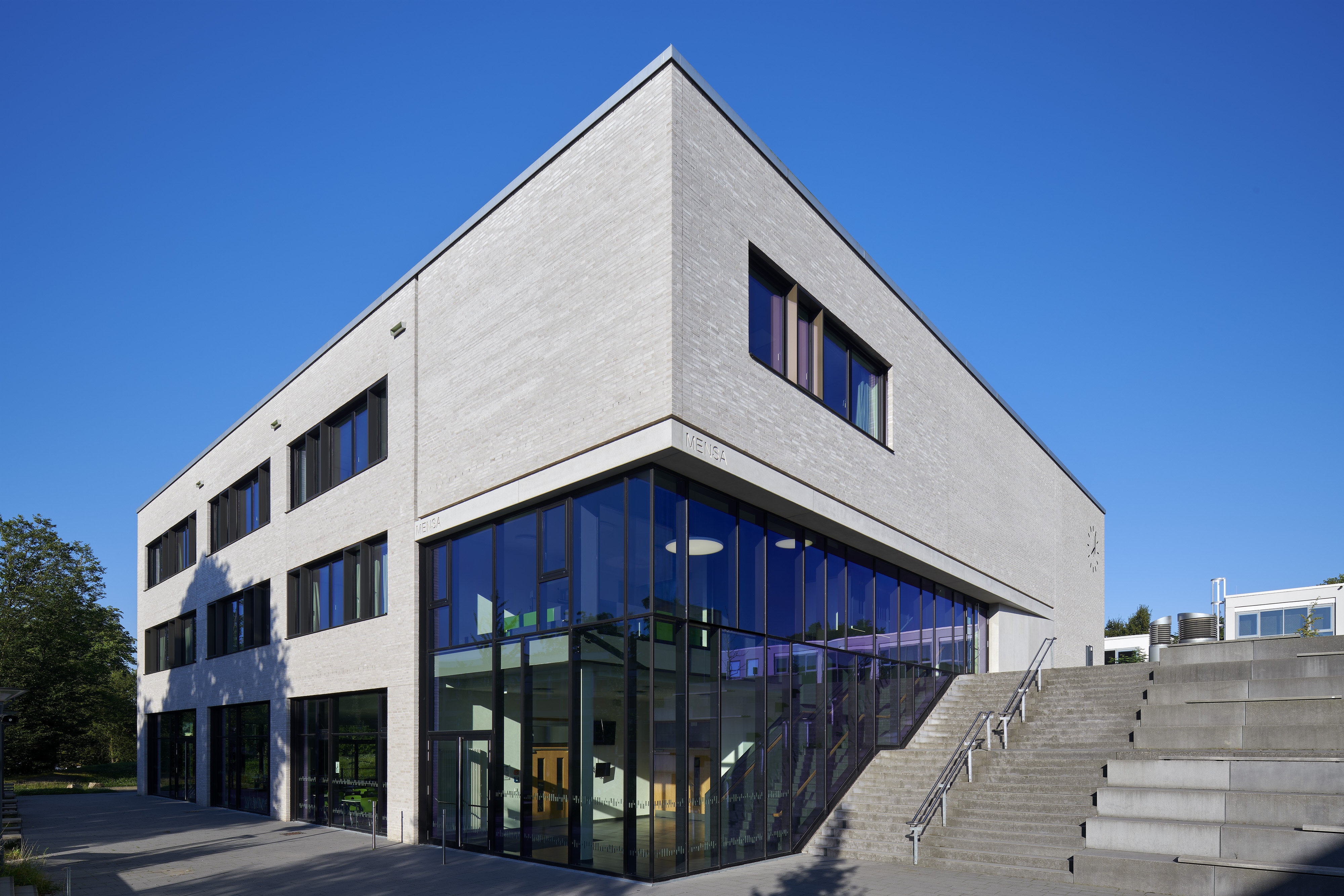 Fotografien des Oberstufengebäudes der Gemeinschaftsschulen in Völklingen, Saarbrücken, Völklingen, Saarland — Gesamtansicht