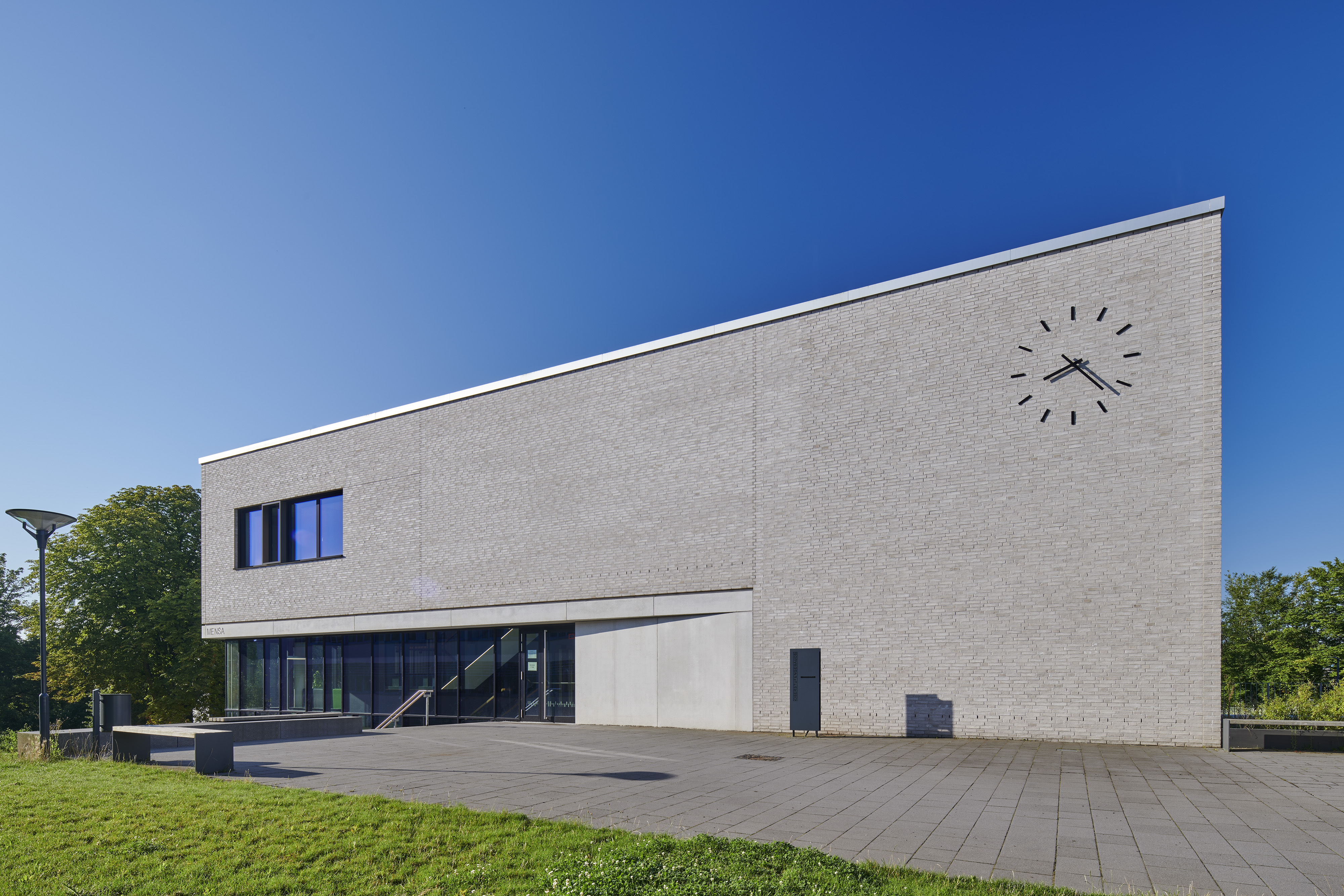 Fotografien des Oberstufengebäudes der Gemeinschaftsschulen in Völklingen, Saarbrücken, Völklingen, Saarland — Ansicht 2
