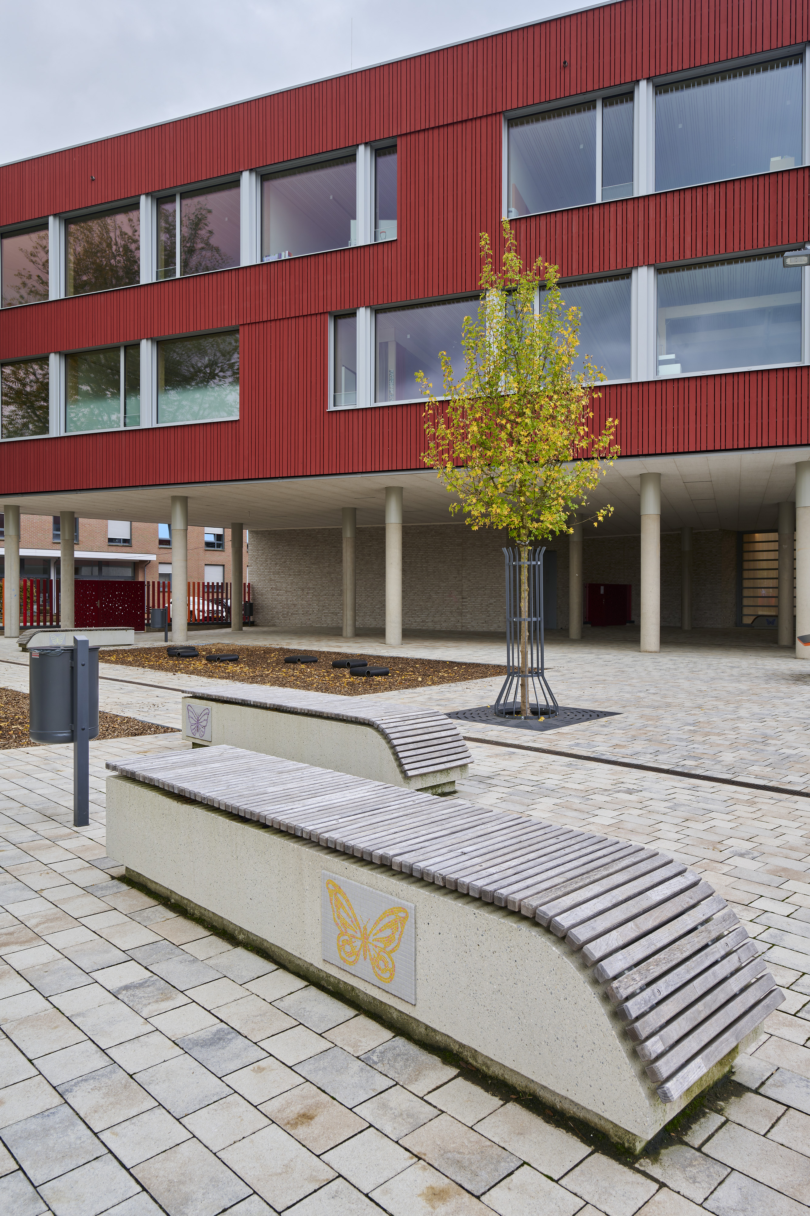 Fotografien Schulkomplex mit Kita und Retentionspark Wobrécken, Esch an der Alzette, Esch-sur-Alzette — Gesamtansicht