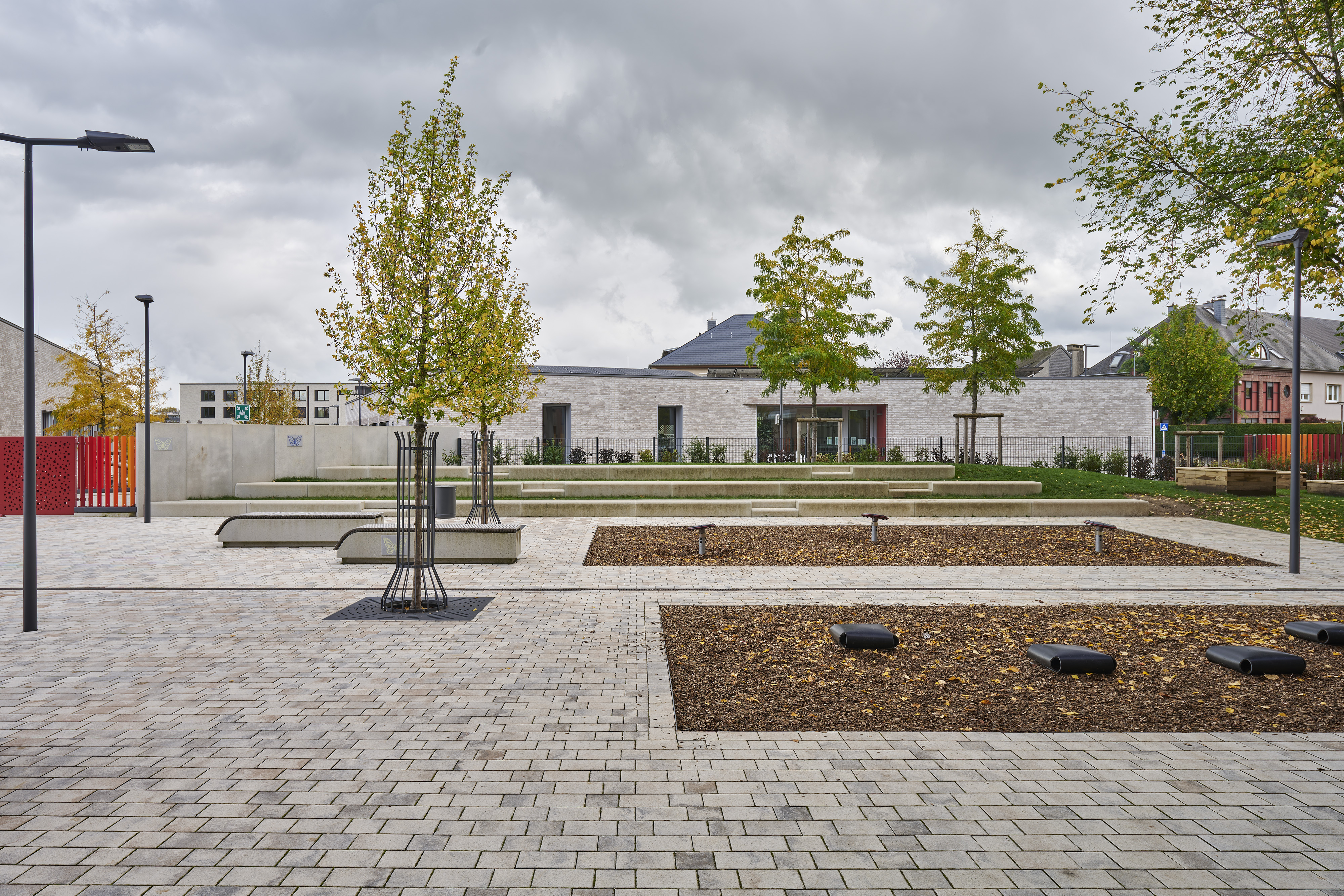 Fotografien Schulkomplex mit Kita und Retentionspark Wobrécken, Esch an der Alzette, Esch-sur-Alzette — Ansicht 2