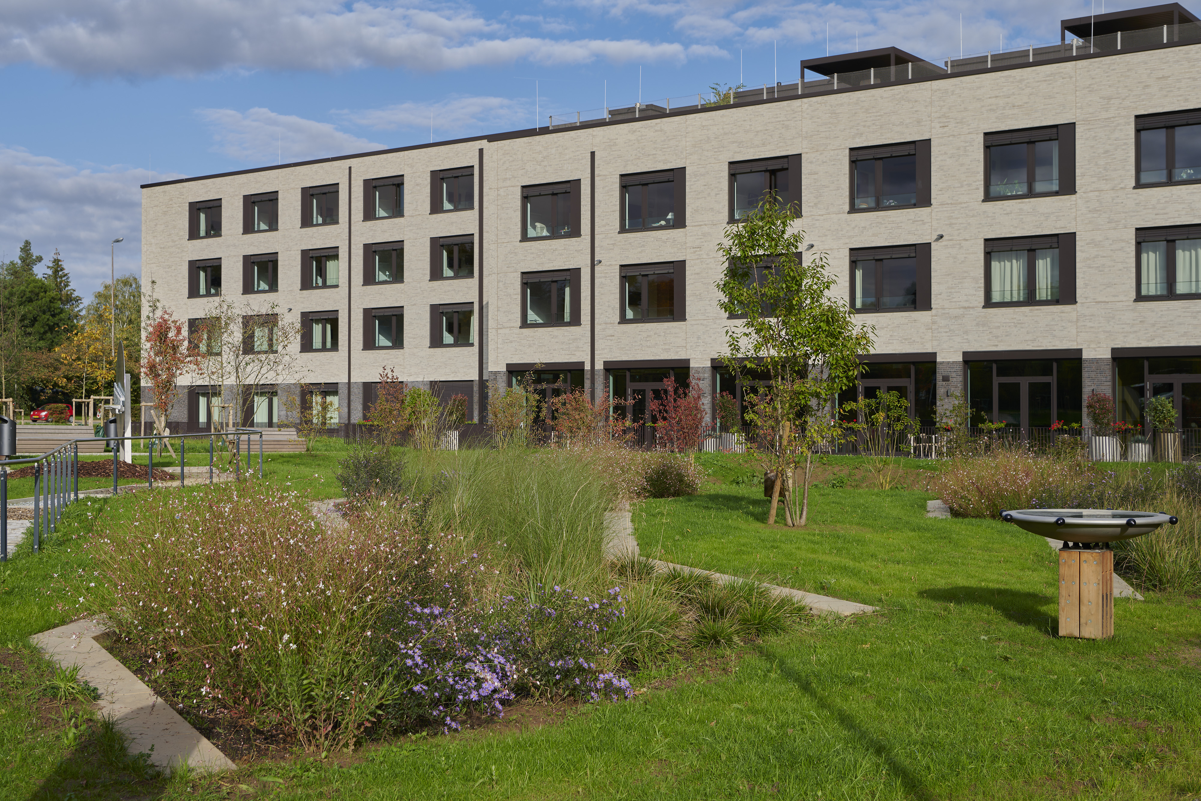 Fotografien Schulkomplex mit Kita und Retentionspark Wobrécken, Esch an der Alzette, Esch-sur-Alzette — Detailansicht